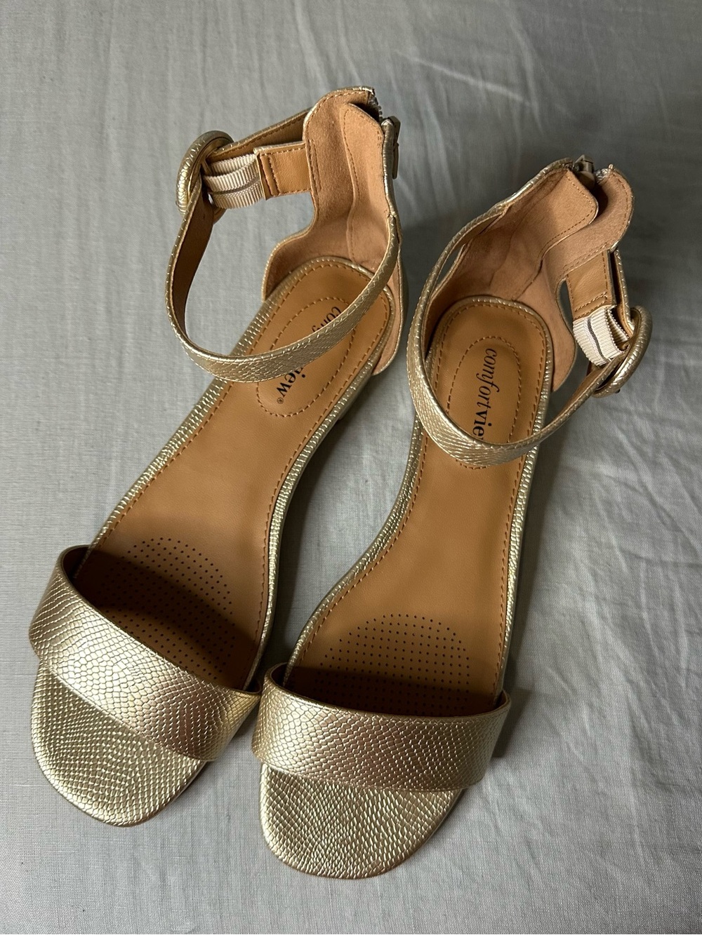 Women’s Gold Comfortview Alora Sandals Size 8.5 Medium
